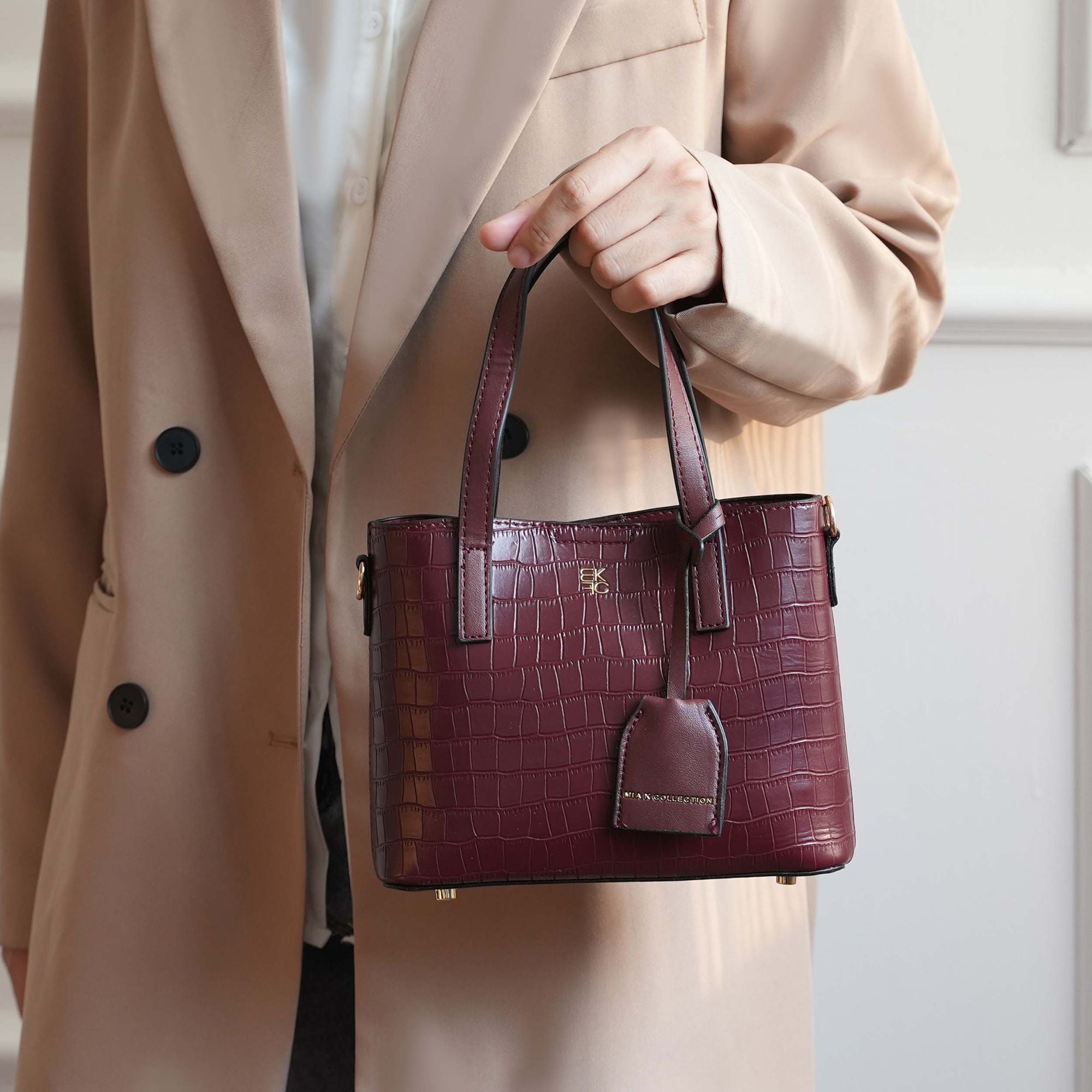 (burgundy)