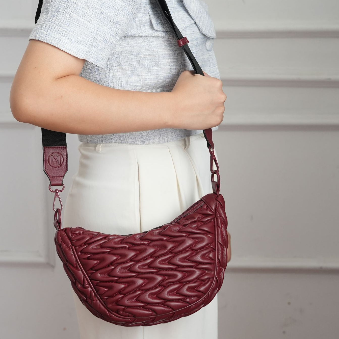 (burgundy)
