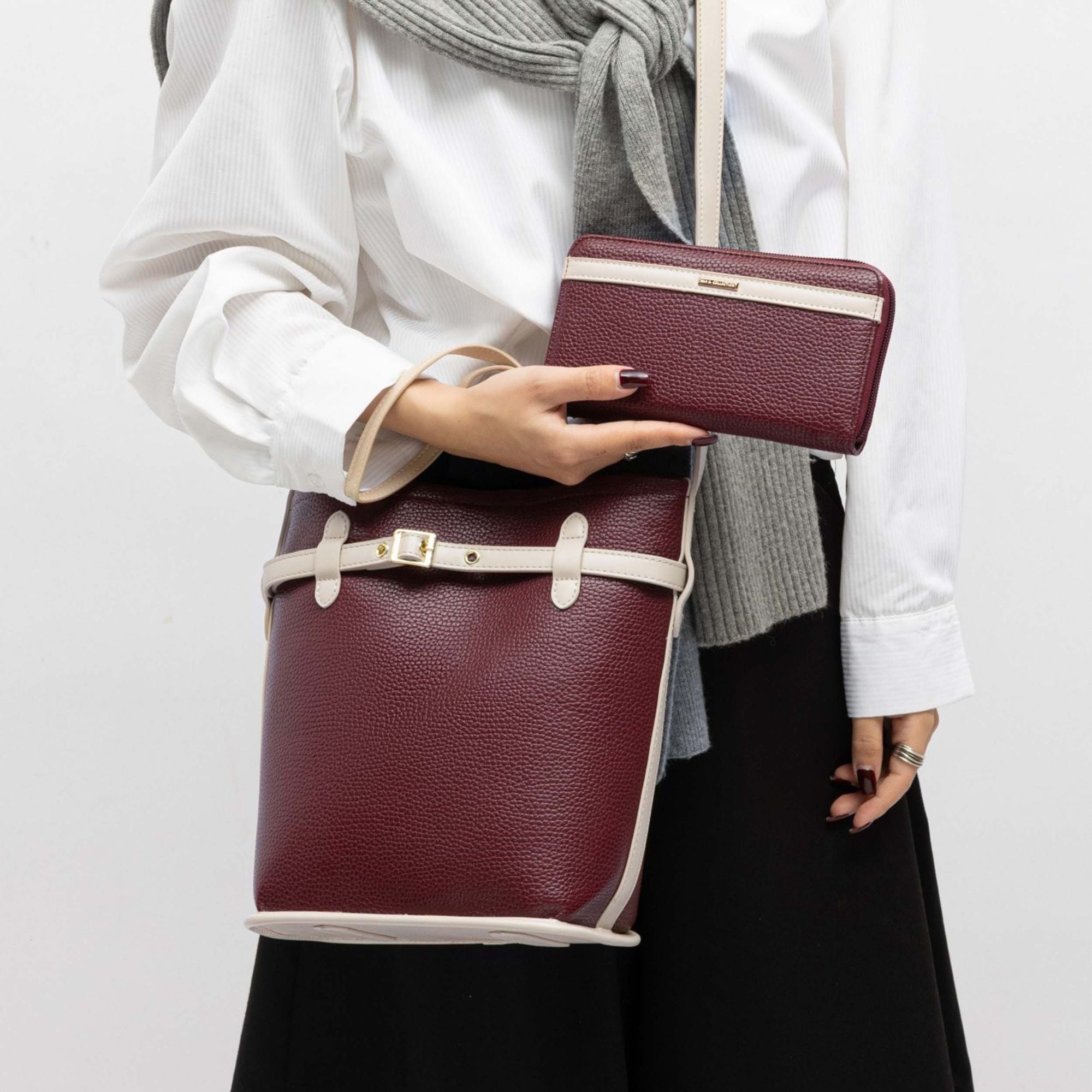 (burgundy)