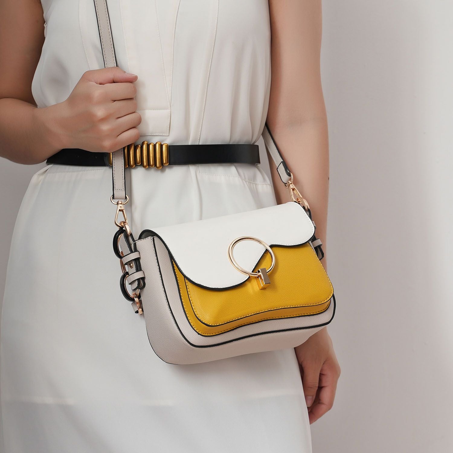 (light grey mustard)